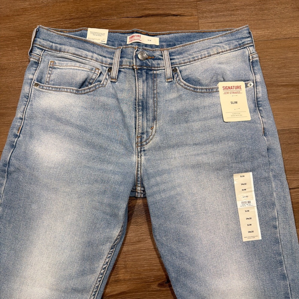 NWT Signature Levi Strauss Mens Jeans Size 34x30 Slim Light Wash Denim 5 Pockets - Picture 2 of 9